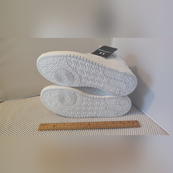 AND1 Women's Size 11 High-Top Basketball Sneakers NWT - Picture 4 of 4